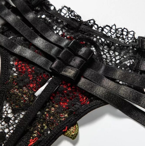 Strappy Embroidery Rose 2pc Set - Picture 9 of 10